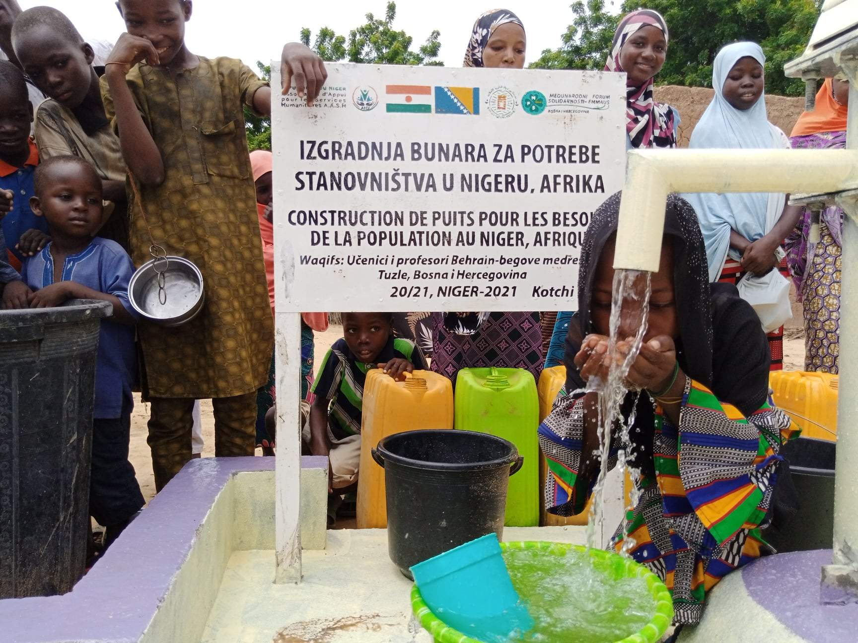243124069_4177518465690588_8572477017092648087_n (1).jpg - Učenici i profesori Behram-begove medrese finansirali izgradnju bunara u Nigeru (Afrika)